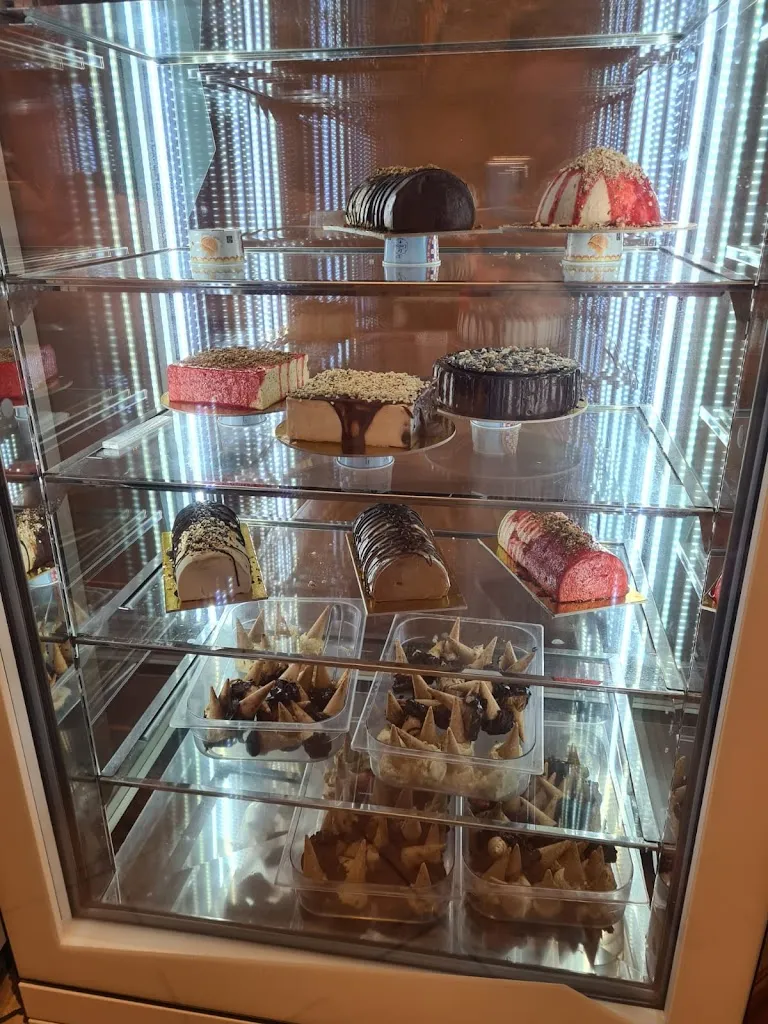 Rebecca Tennant_La Delizia Gelateria_Sferracavallo_review