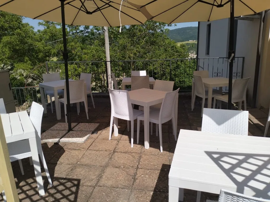 Bar Trattoria Nonna Pina restaurant in Sellano