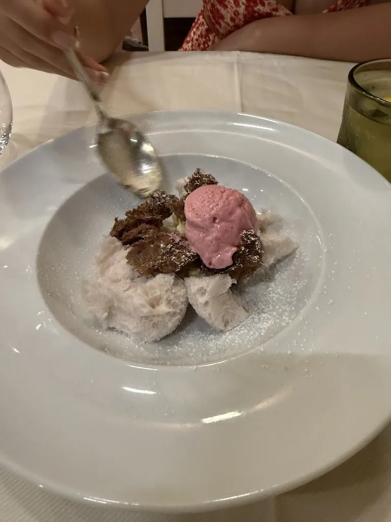 Beny Askari_La Casa Rosa_Sellano_review