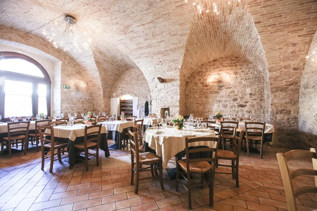 Ristorante Locanda Del Postiglione restaurant in Spello