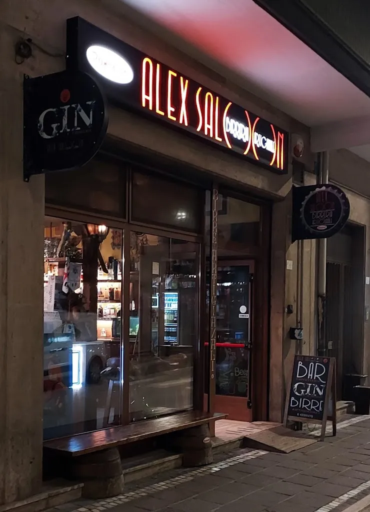 Alex Saloon Birreria Artigianale, Gin e Toniche restaurant in Castel di Sangro