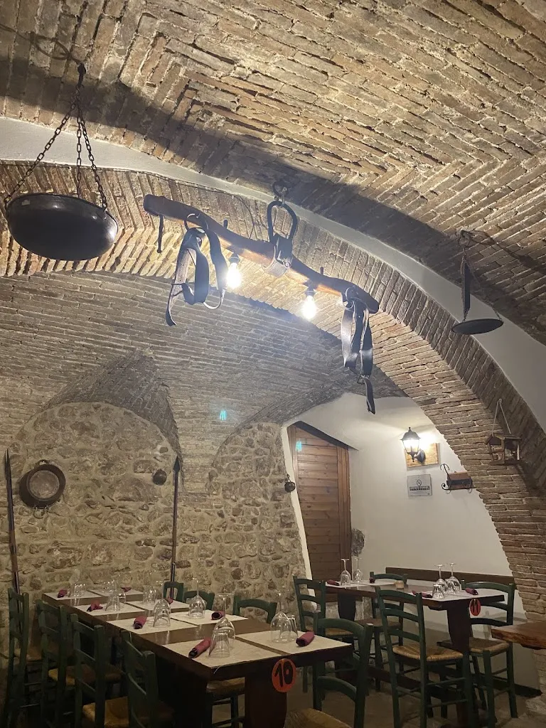 La Grotta dello Spuntino - Trattoria pizzeria restaurant in Stroncone