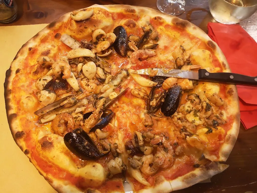 Ashley Wootton-Zeh_Golden Saloon_Umbertide_review