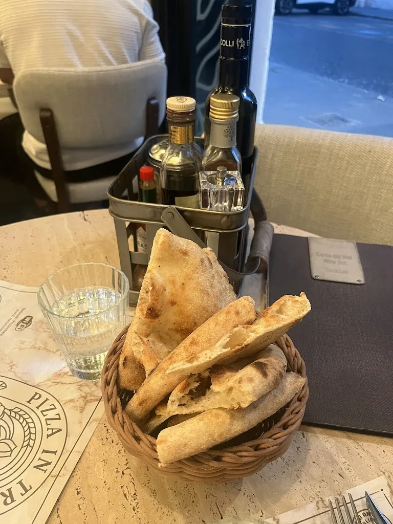 Lu_Pizza in Trevi - Fontana di Trevi_Trevi_review