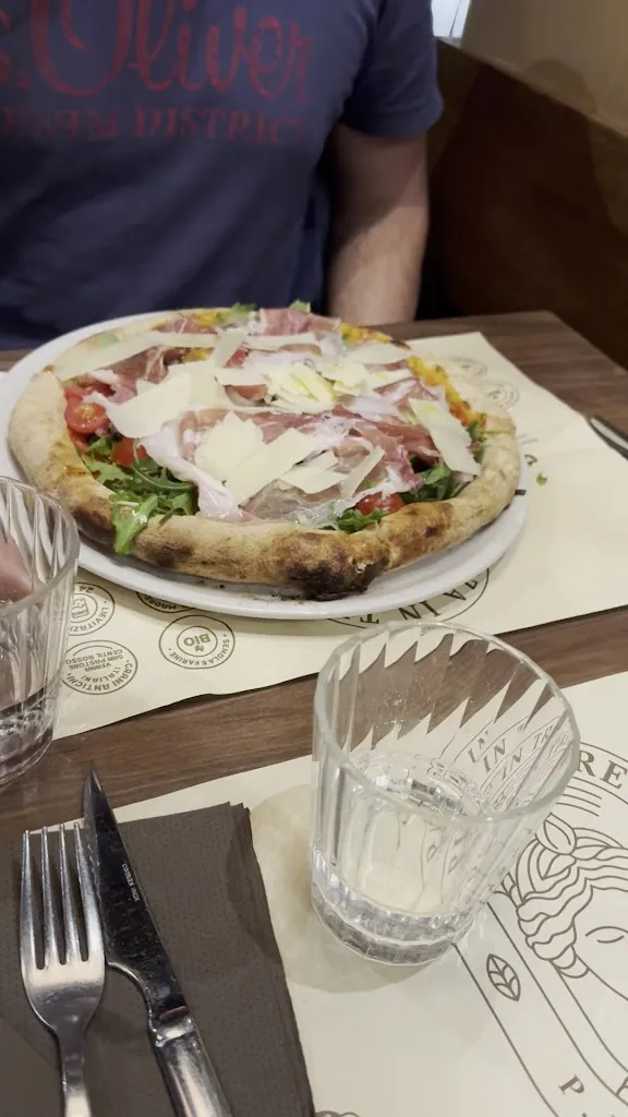 Pizza in Trevi - Fontana di Trevi_Trevi_slider_image_2