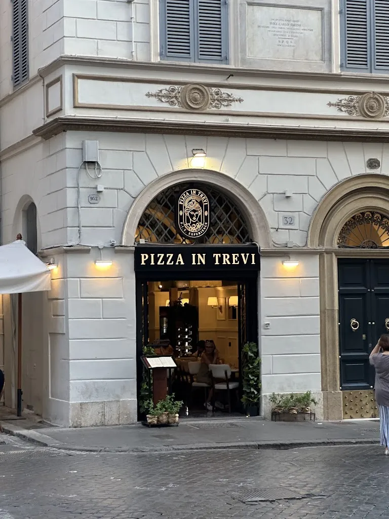 Pizza in Trevi - Piazza di Spagna_Trevi_slider_image_1