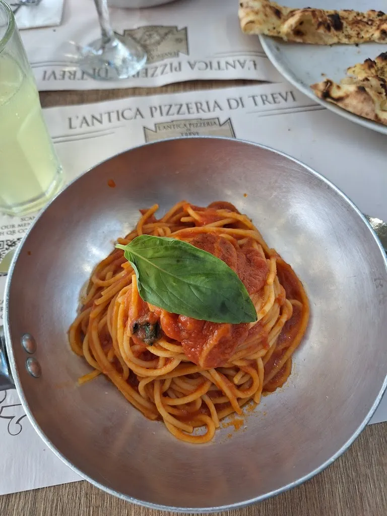 Mikołaj klosinski_L'antica pizzeria di Trevi_Trevi_review