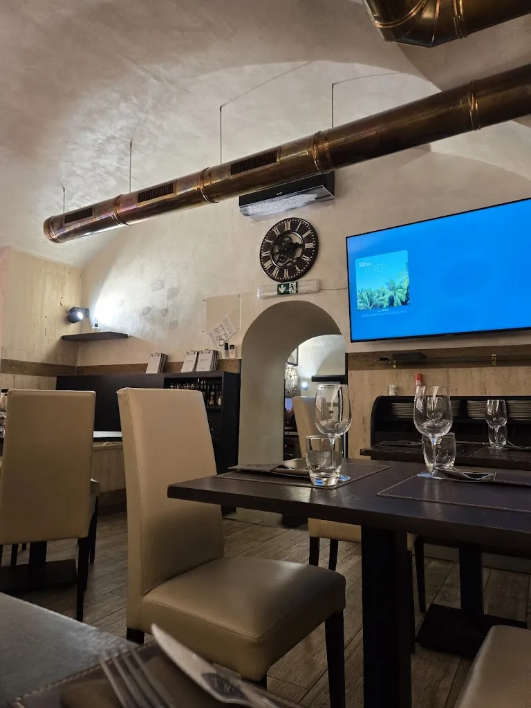 Sphaeristerium_Trevi_slider_image_3