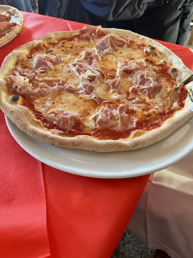 Ristorante Pizzeria Da Silvio_Agordo_slider_image_3