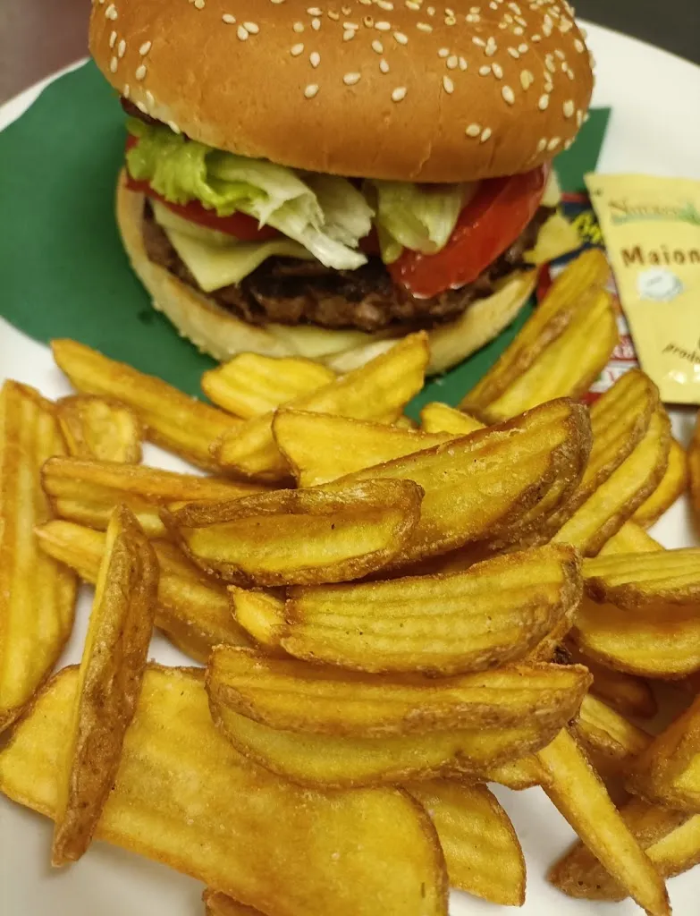 Risto pizza Uncino Gallery Hamburgheria_Adria_slider_image_2