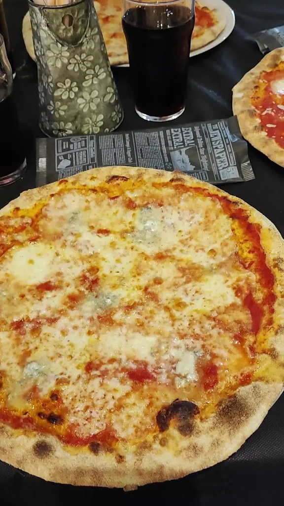 LA FARMACIA DEI SANI - Pizzeria_Adria_slider_image_2