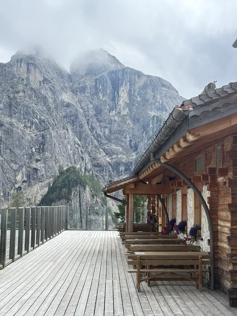 Jessica Cliffe_Chalet Col dei Baldi_Alleghe_review