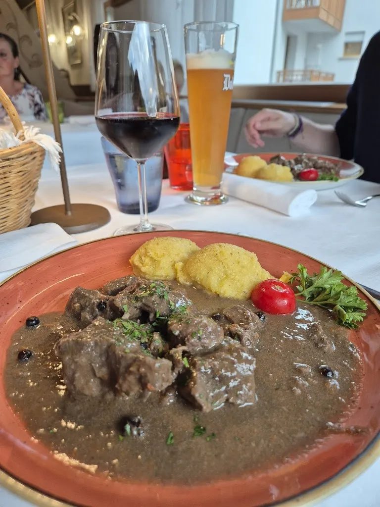 Sumy Van der merwe_Lavoi ristorante sul lago_Alleghe_avis