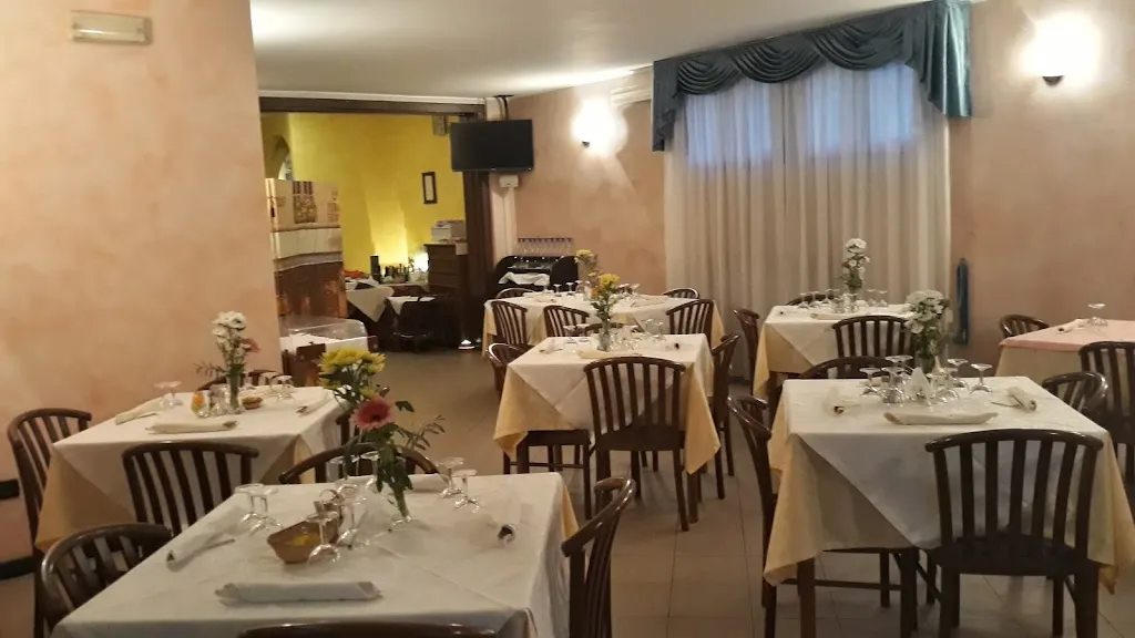 Fantasy Chairs restaurant in Anguillara Veneta