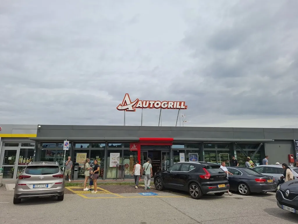 Veran Adamovic_Autogrill Villa Morosini Ovest_Altavilla Vicentina_review