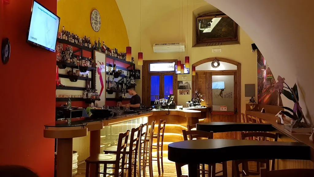 Broadway Music Pub_Orta Nova_slider_image_1