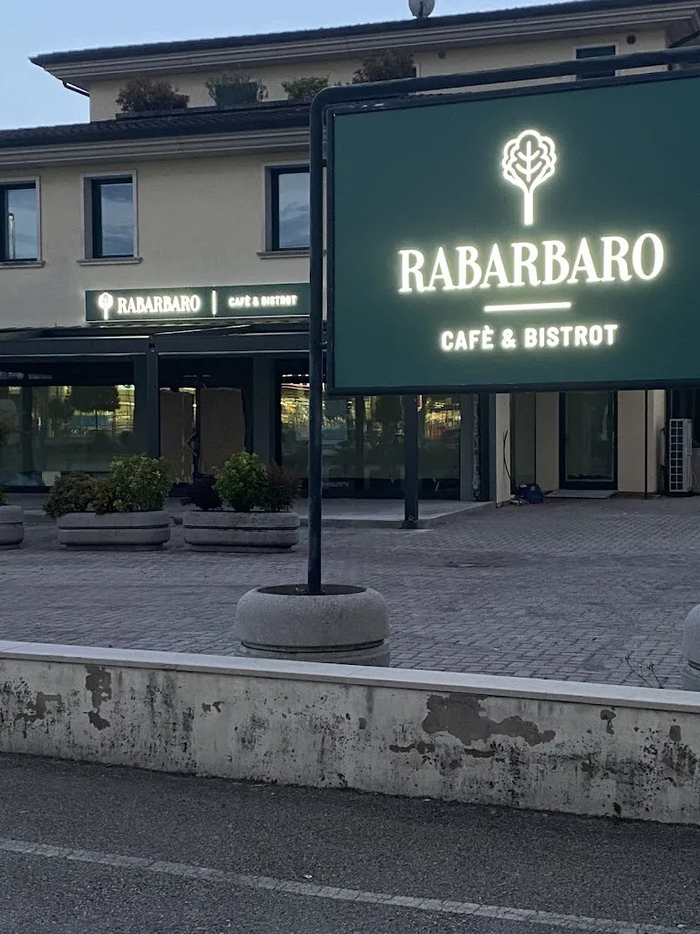 Rabarbaro café & bistrot restaurant in Arlesega
