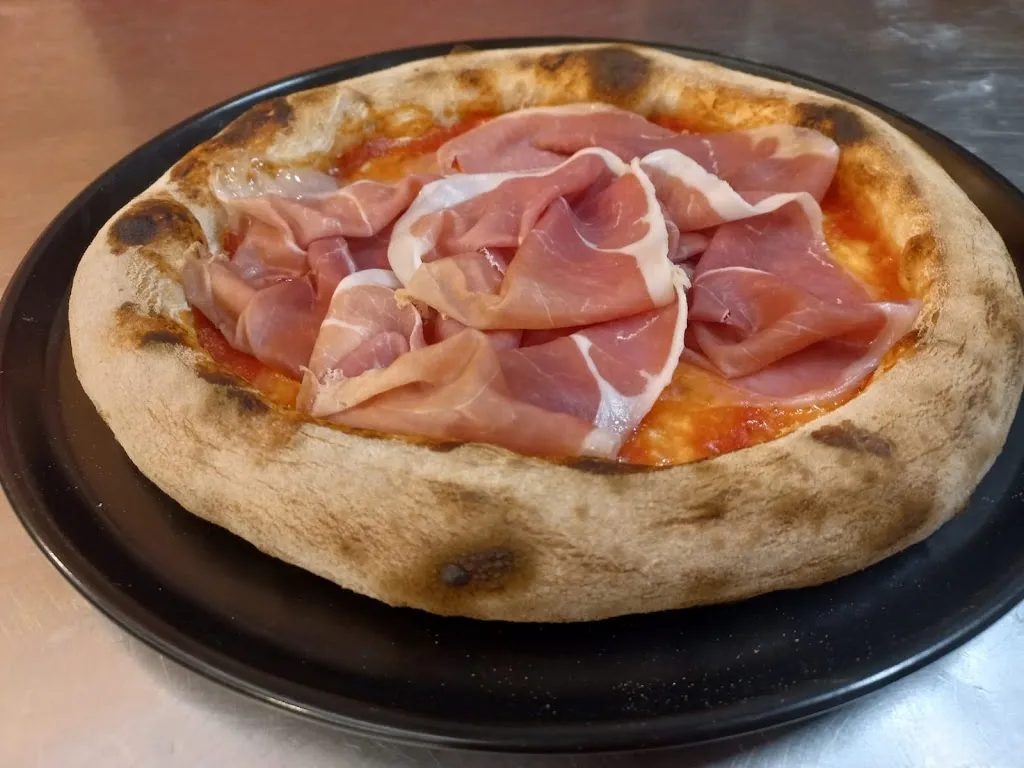 All'Insolita restaurant in Asparetto