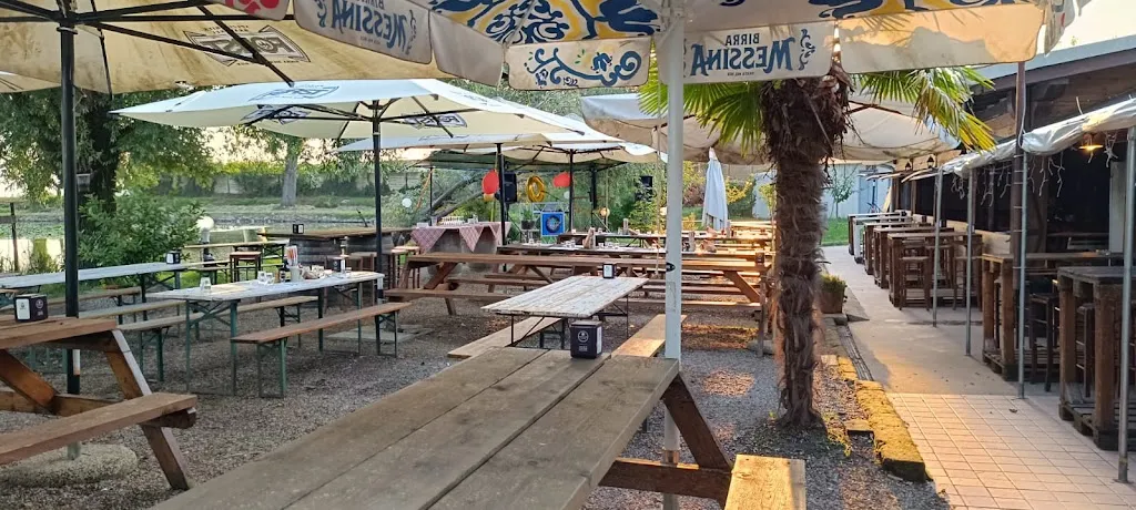 Laghetto Rosa restaurant in Asparetto