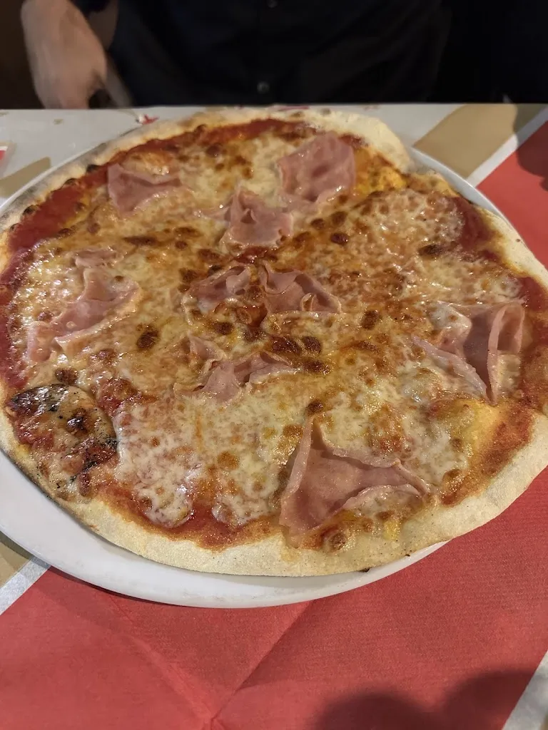 giada alessia_Pizzeria Wanted Saloon_Badia Polesine_review