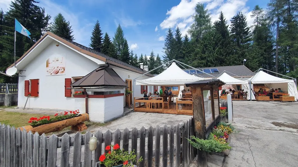 Farmhouse Ai Lares Soc. Semplice Agricola_Auronzo_slider_image_1