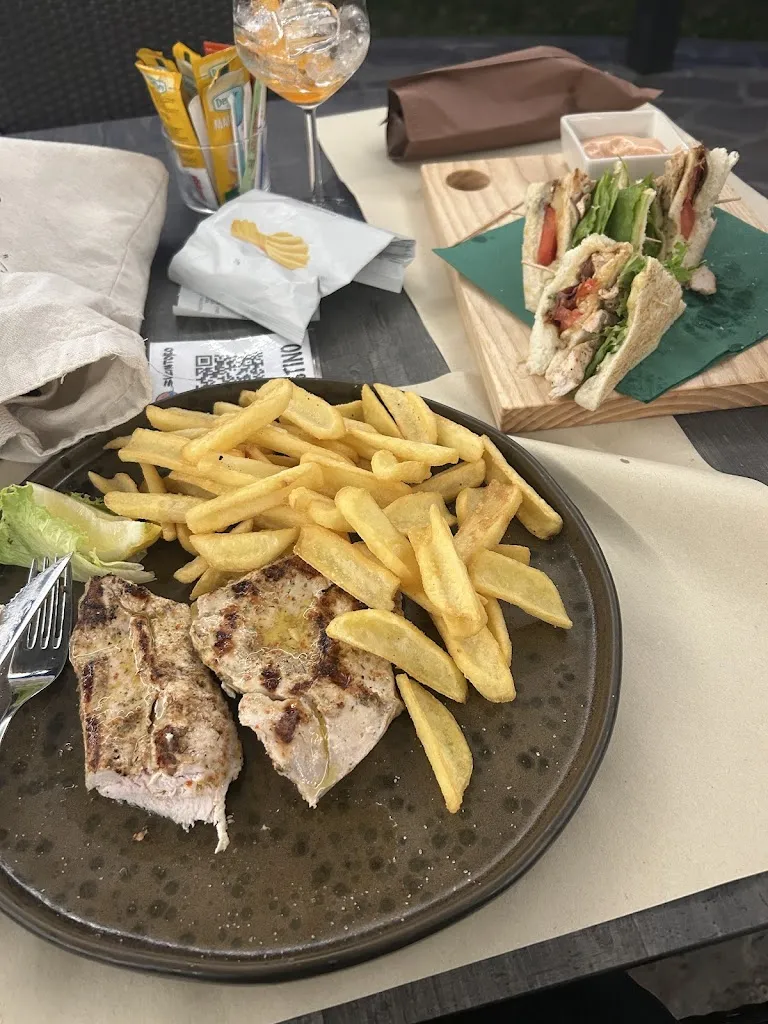 Katie Mae Williams_Bucintoro Auronzo : Food and Wine Cocktail Bar_Auronzo_review