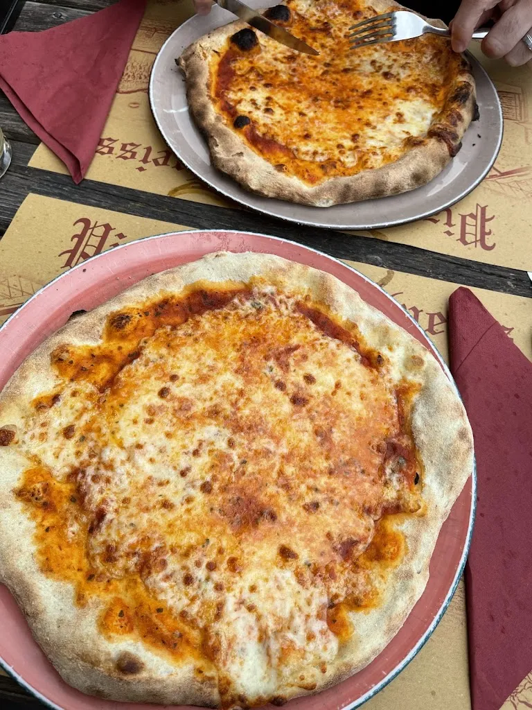 Krissy Spagnoli_Pizzeria Edelweiss_Auronzo_review