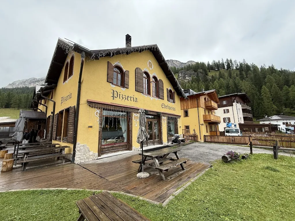 Ran Trainin_Pizzeria Edelweiss_Auronzo_review