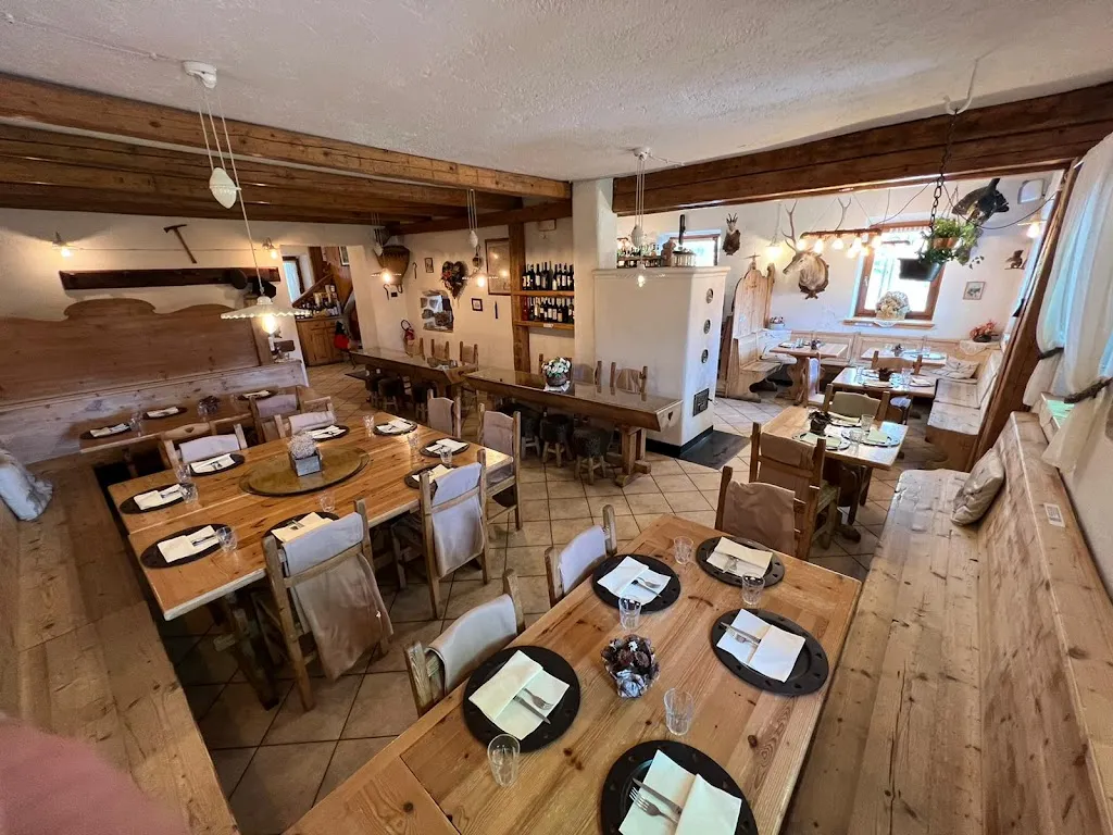 La Stube - La Biblioteca - Malga Rin Bianco_Auronzo_slider_image_1