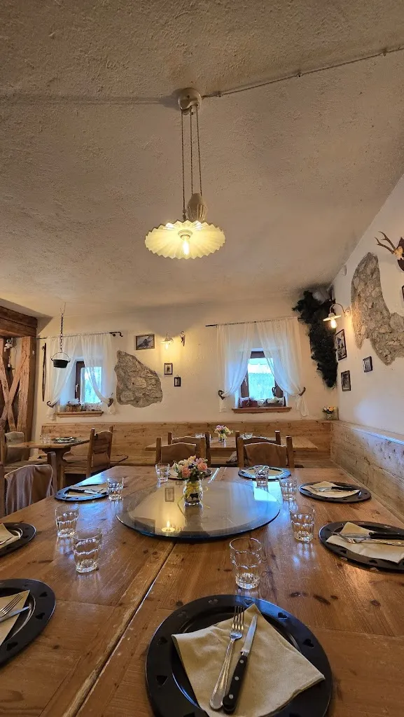 La Stube - La Biblioteca - Malga Rin Bianco_Auronzo_slider_image_3