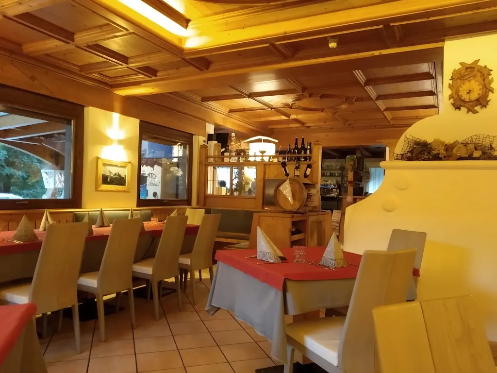 Albergo Ristorante al Mughetto restaurant in Auronzo