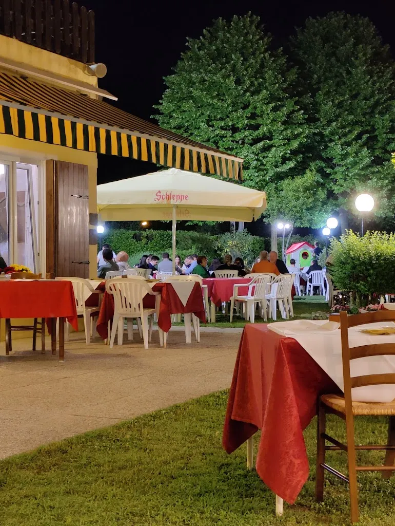 Pizzeria La Pergola da Devis e Morgana_Baone_slider_image_3