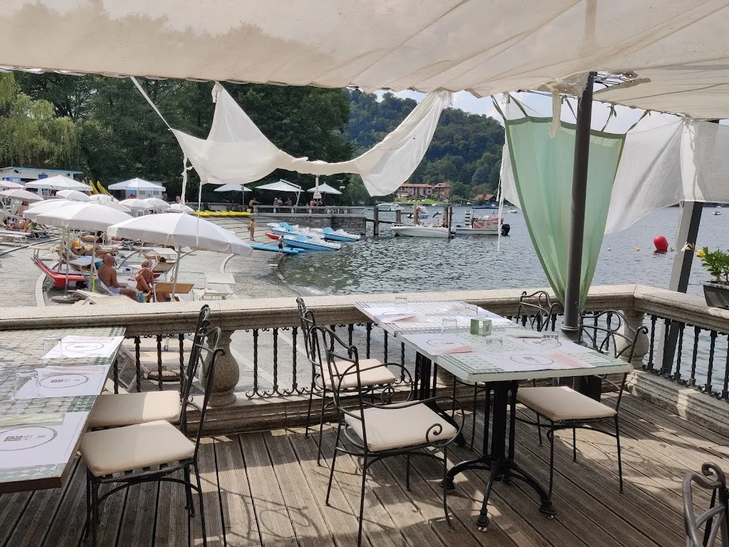 Luci sul lago restaurant in Orta Nova