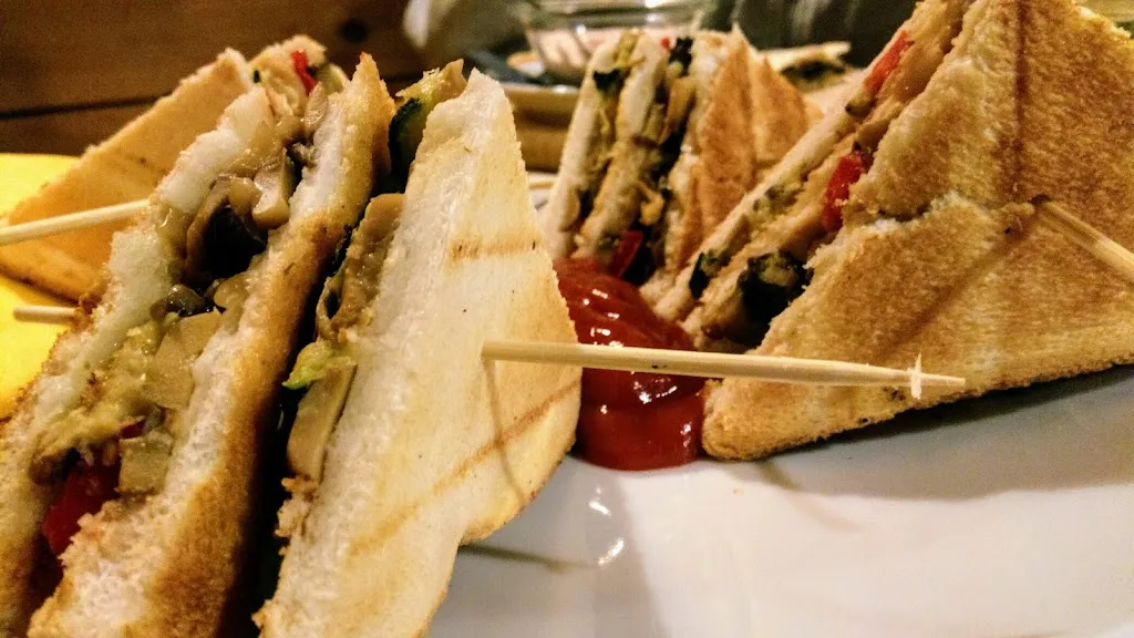 Francesco Toffoli_Canyon Pub_Barbisano_review