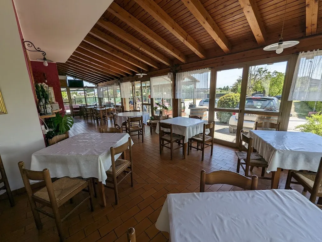 Al Paradiso Trattoria restaurant in Barbisano