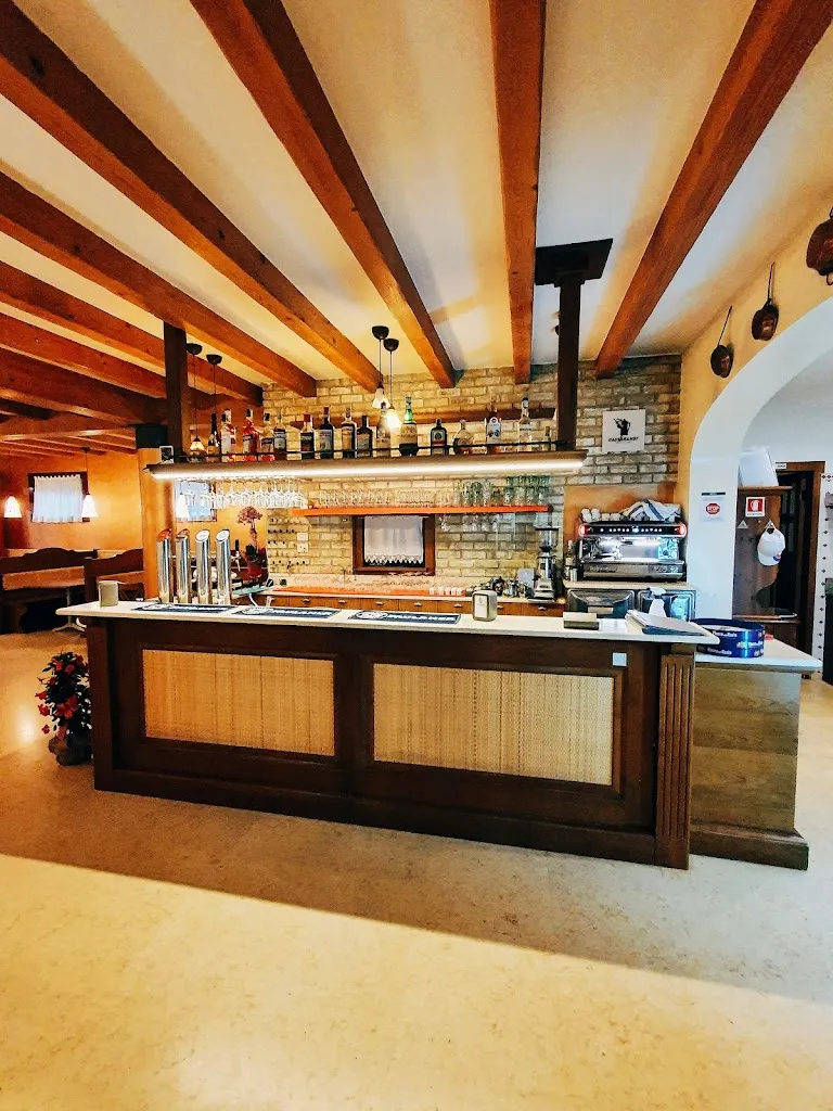 Pizzeria Al Gallo restaurant in Barbisano