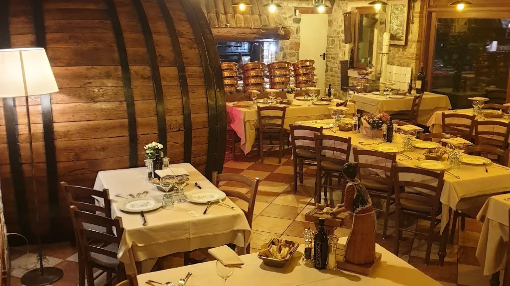 Ristorante Locanda Al Cardellino - Appartamenti restaurant in Bardolino