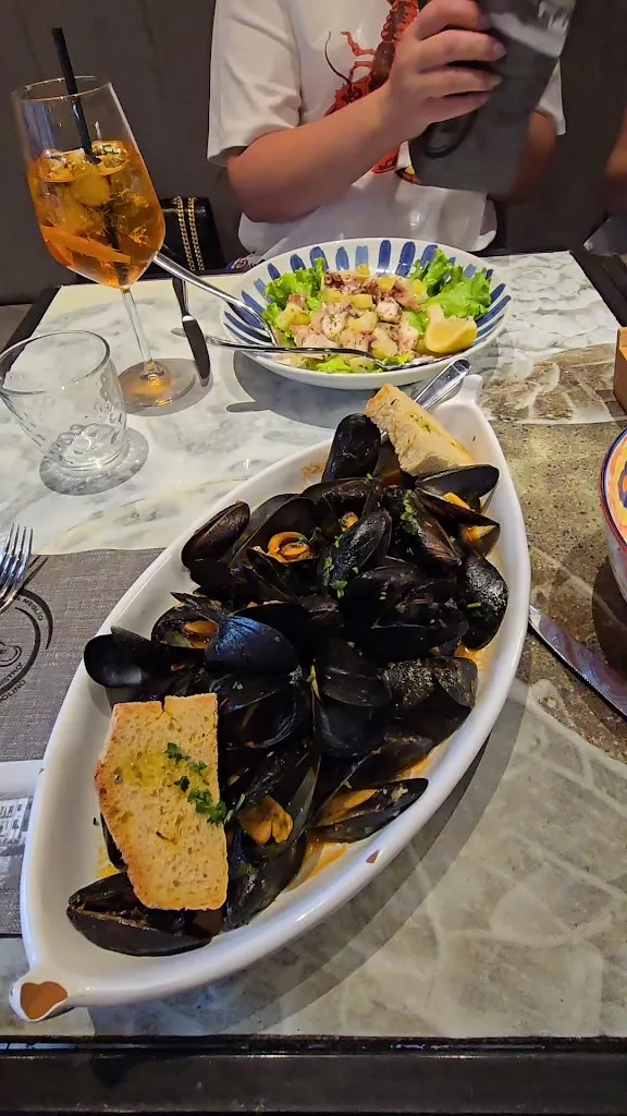 D'ANNUNZIO OSTERIA RESTAURANT BISTRÒ THE DIFFERENT EATING_Bardolino_slider_image_2