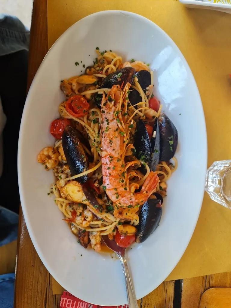 JHULLYA VIEIRA_Speck Stube Bardolino_Bardolino_review