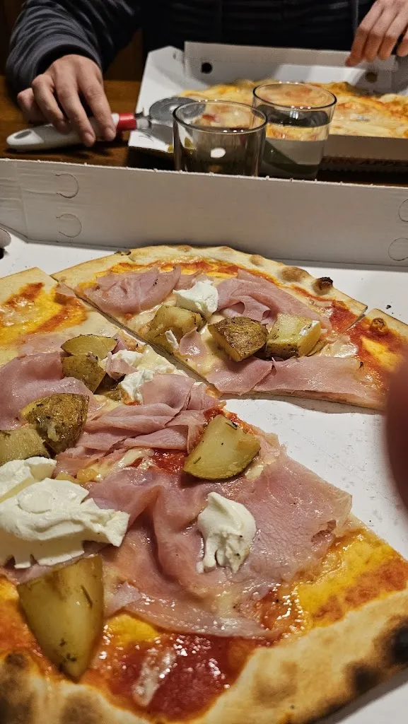 luana dainese_Km35 Pizzeria_Bergantino_recensione