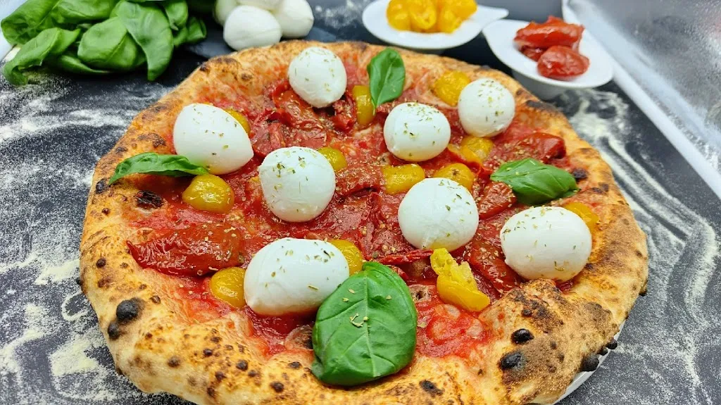 Pizzeria D Asporto Lo Sfizio_Beccacivetta-Azzano_slider_image_3