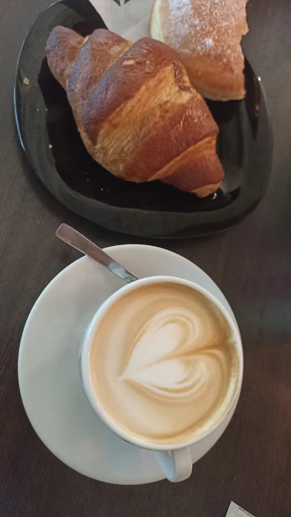 Noemi Zorzella_Bar Caffè Montecristo_Beccacivetta-Azzano_recensione