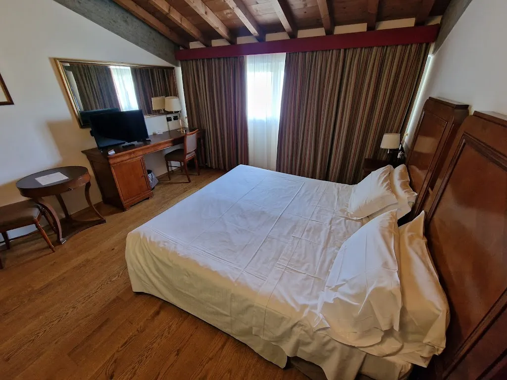 Adrian Scott_Hotel Villa Malaspina_Beccacivetta-Azzano_review