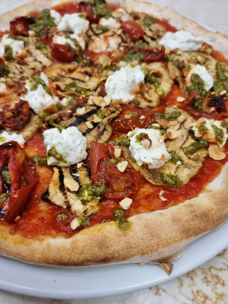 Pizza Cavour (S.N.C.)_Beccacivetta-Azzano_slider_image_2