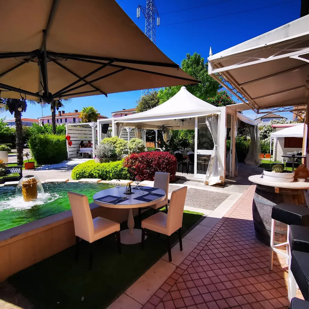 La Villa Garden Restaurant ristorante a Bojon-Lova