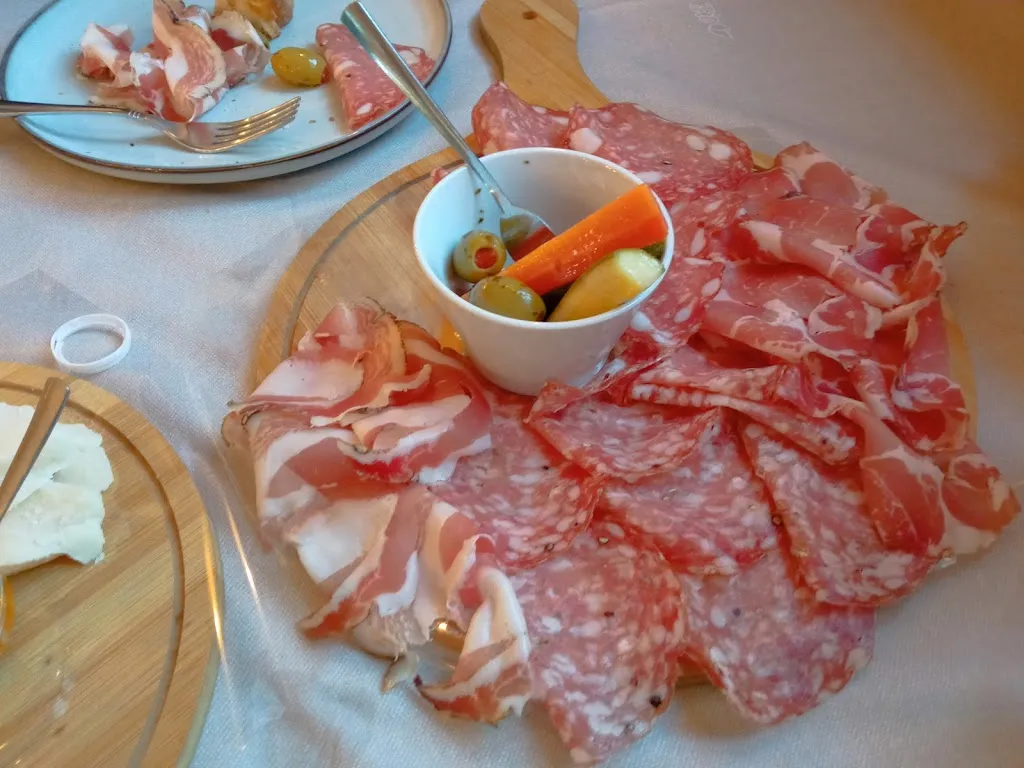 Osteria Magna&Beva restaurant in Bojon-Lova