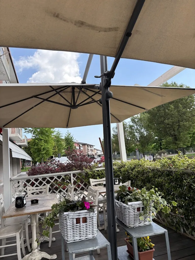 Gül Beyza Özuzcan Iscanoglu_Ell bistrot_Bojon-Lova_review