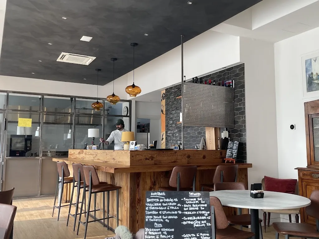 Ell bistrot restaurant in Bojon-Lova