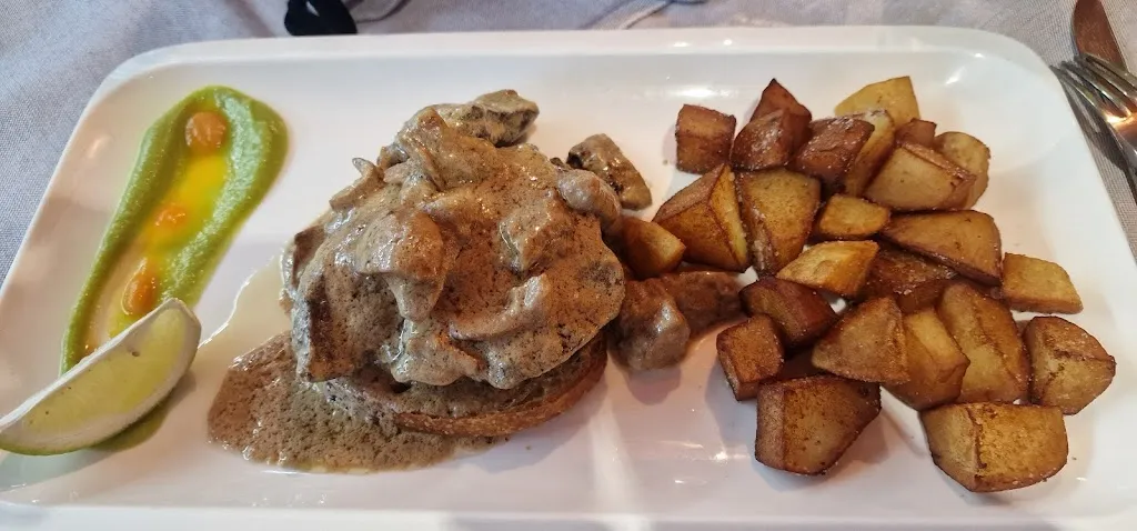 Christina Sund_Lebón_Bibione_review