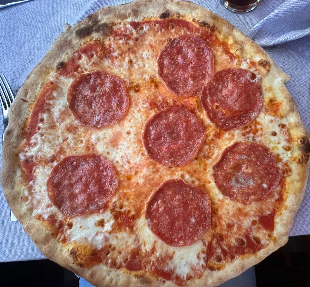 Aranka Hevesi_Lebón_Bibione_review